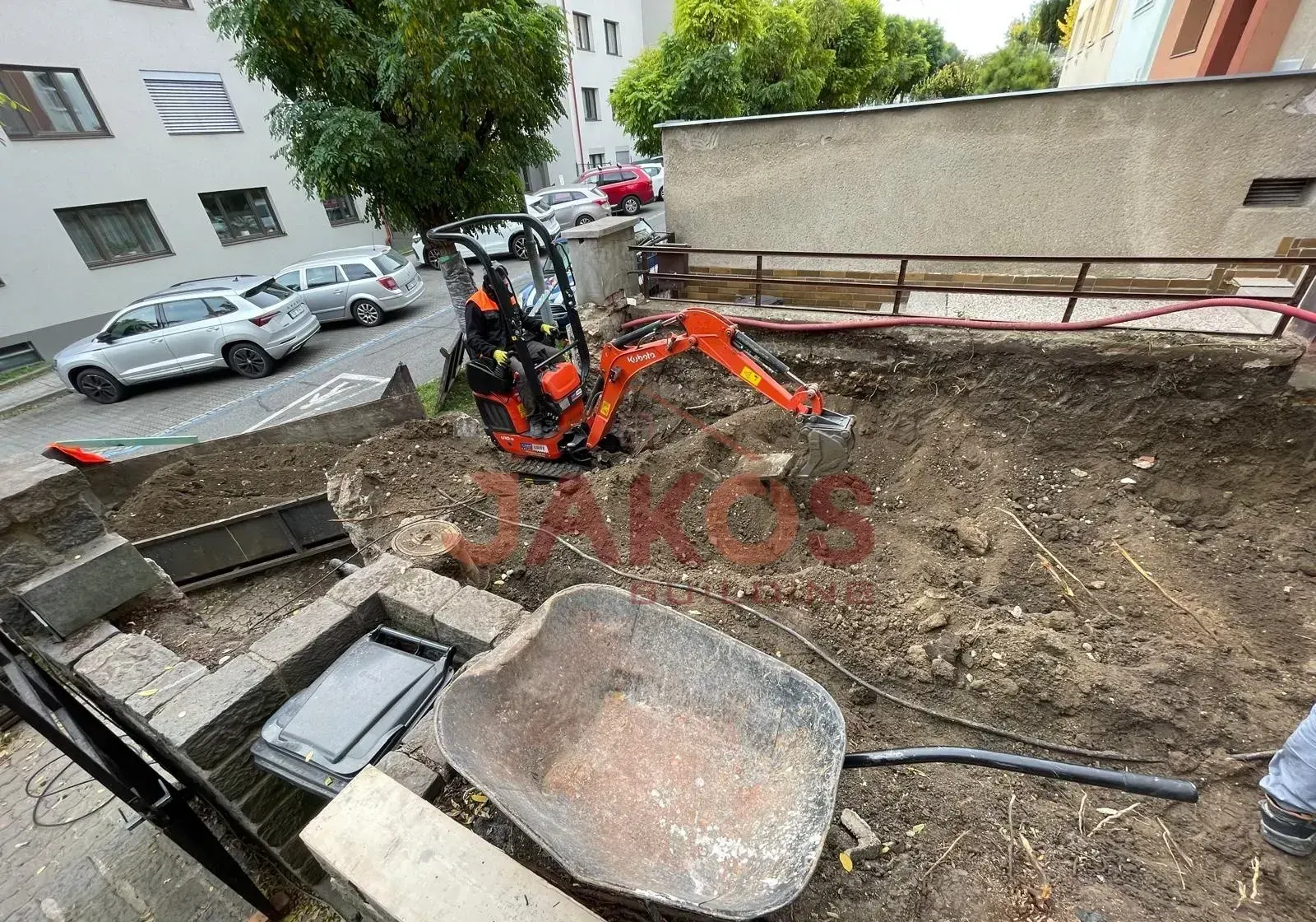 Výkopové práce a parkovací stání na ulici Rotalova v Brně, fotografie 6